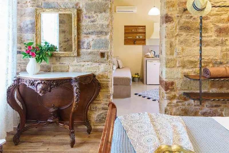 Standard triple room 3 on the first floor in Chios with kitchenette - bedroom - Voulamandis House