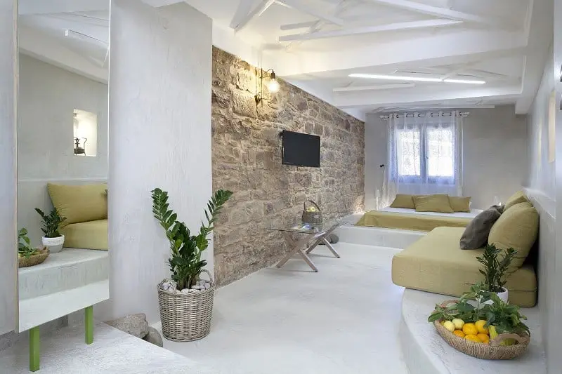 Standard triple room 5 on the ground floor in Chios - bedroom - Voulamandis House